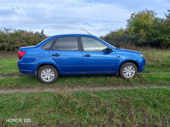 2020 Lada (ВАЗ) Granta I Рестайлинг, синий, 720000 рублей - вид 2