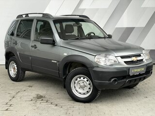 2017 Chevrolet Niva I Рестайлинг, серый, 648000 рублей, вид 3