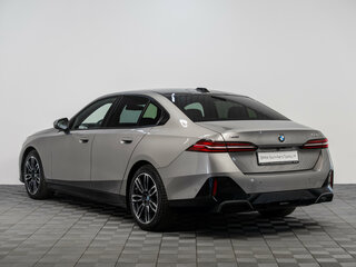 2025 BMW 5 серии 520d xDrive VIII (G60/G61/G68), серый, 8850000 рублей, вид 4