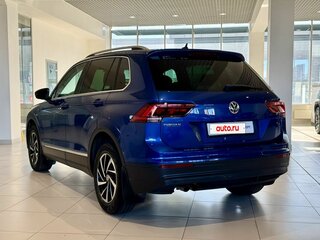 2018 Volkswagen Tiguan II, синий, 2040000 рублей, вид 4