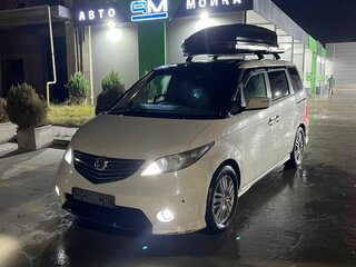 2004 Honda Elysion I, белый, 1100000 рублей, вид 1
