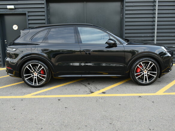 2026 Porsche Cayenne GTS III Рестайлинг, чёрный, 26490000 рублей - вид 6
