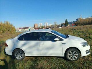 2016 Volkswagen Polo V Рестайлинг, белый, 930000 рублей, вид 3