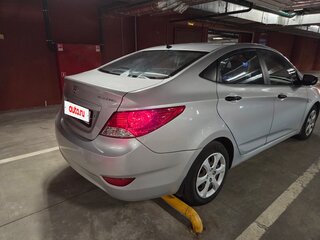 2013 Hyundai Solaris I, серебристый, 429000 рублей, вид 5