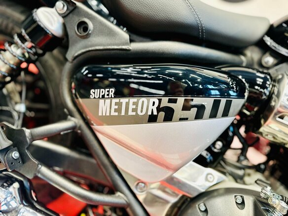 2026 Royal Enfield Super Meteor, серебристый, 773000 рублей - вид 18