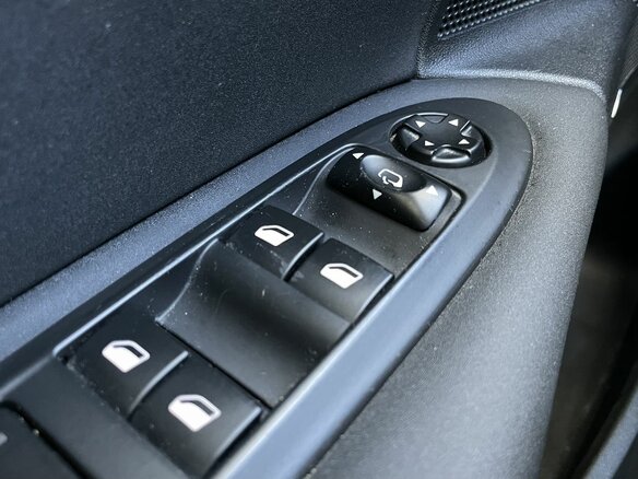 2011 Citroen C4 II, чёрный - вид 14