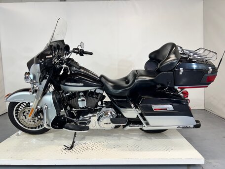 2012 Harley-Davidson Electra Glide, серебристый, 749000 рублей, вид 2