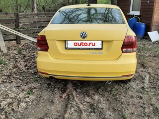2018 Volkswagen Polo V Рестайлинг, жёлтый, 800000 рублей, вид 4