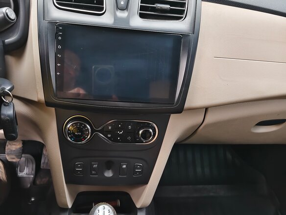 2014 Renault Logan II, белый, 650000 рублей - вид 12