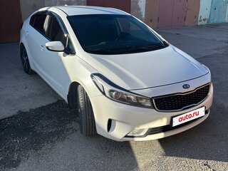 2018 Kia Cerato III Рестайлинг (Classic), белый, 1450000 рублей, вид 4