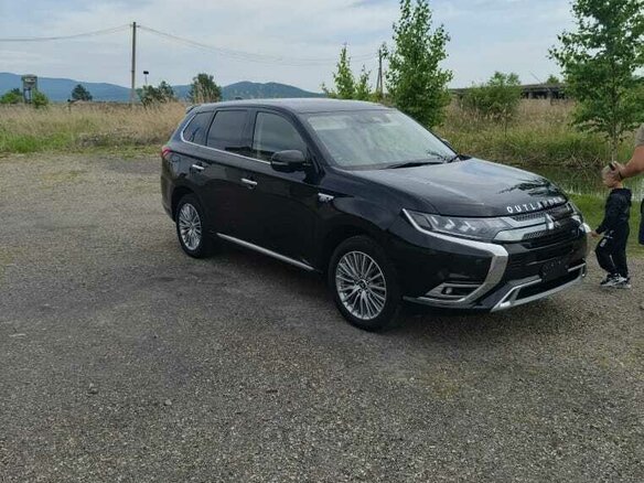 2019 Mitsubishi Outlander PHEV III Рестайлинг 3, чёрный, 3000000 рублей - вид 1