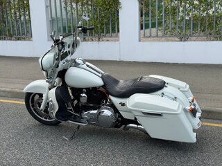 2011 Harley-Davidson Electra Glide, белый, 975000 рублей, вид 4
