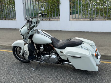 2011 Harley-Davidson Electra Glide, белый, 975000 рублей, вид 4