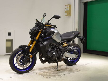 2023 Yamaha MT-09 (FZ-09), серебристый, 1199000 рублей, вид 3