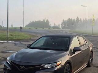 2018 Toyota Camry US Market VIII (XV70), серый, 2700000 рублей, вид 1