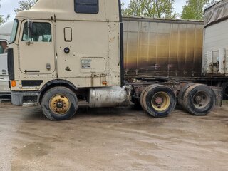 1998 International 9000 Series, жёлтый, 750000 рублей, вид 2