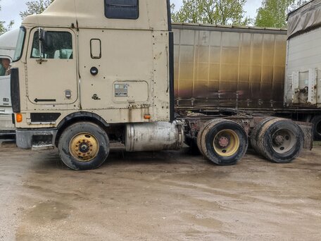 1998 International 9000 Series, жёлтый, 750000 рублей, вид 2
