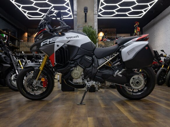 2026 Ducati Multistrada V4, белый, 4490000 рублей - вид 3