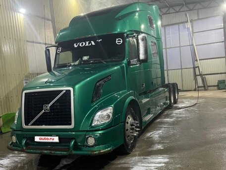 2004 Volvo VNL, зелёный, 4150000 рублей, вид 1