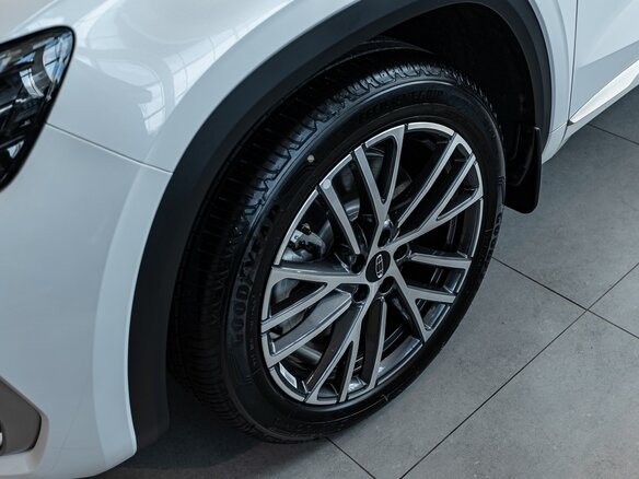 2026 Geely Monjaro I Рестайлинг, белый - вид 19