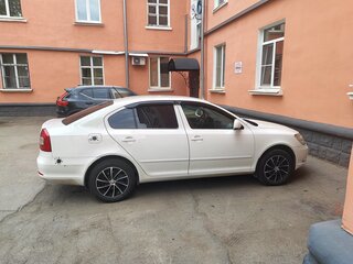 2012 Skoda Octavia II (A5) Рестайлинг, белый, 775000 рублей, вид 3
