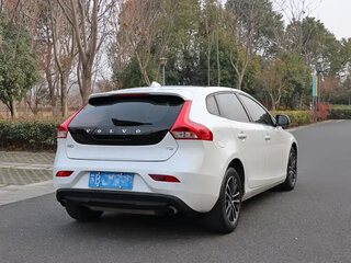2018 Volvo V40 II Рестайлинг, белый, 1380000 рублей, вид 5