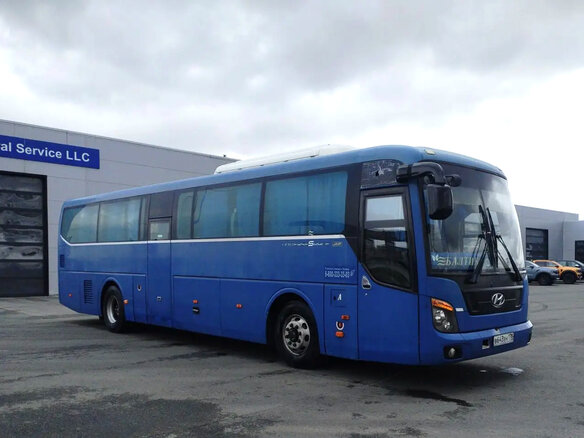 2011 Hyundai Universe, синий, 4000000 рублей - вид 2