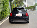2023 Mini Hatch Cooper III (F55/F56) Рестайлинг 2, синий, 2340275 рублей - вид 3