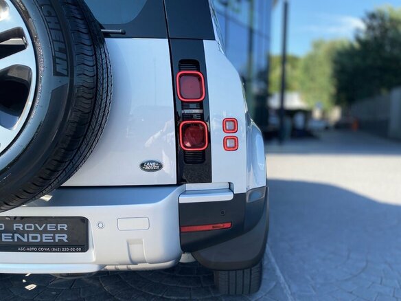 2021 Land Rover Defender 90 II, серебристый, 7250000 рублей - вид 7