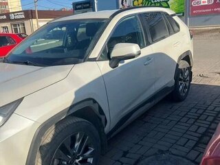 2022 Toyota RAV4 V (XA50), белый, 3100000 рублей, вид 3