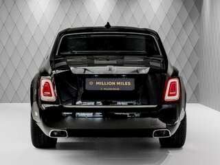 2025 Rolls-Royce Phantom Long Extended VIII, чёрный, 82000000 рублей, вид 2