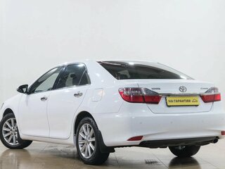 2015 Toyota Camry VII (XV50) Рестайлинг, белый, 2009000 рублей, вид 4
