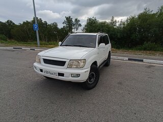 2005 Toyota Land Cruiser 100 Series Рестайлинг 2, белый, 2500000 рублей, вид 1