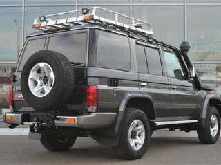 2022 Toyota Land Cruiser 76 70 Series Рестайлинг 1, серый, 7390000 рублей, вид 5
