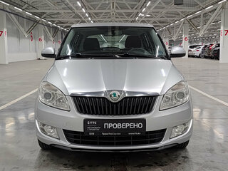 2011 Skoda Fabia II Рестайлинг, серебристый, 505000 рублей, вид 2