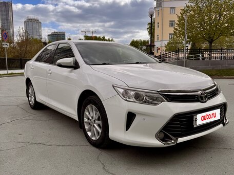 2016 Toyota Camry VII (XV50) Рестайлинг, белый, 1750000 рублей, вид 2