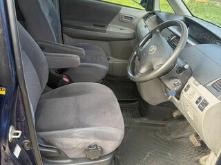 2002 Toyota Voxy I (R60), синий, 430000 рублей, вид 5