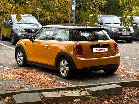 2018 Mini Hatch Cooper III (F55/F56), жёлтый, 1800000 рублей - вид 9