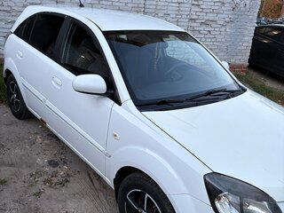 2011 Kia Rio II Рестайлинг, белый, 350000 рублей, вид 4