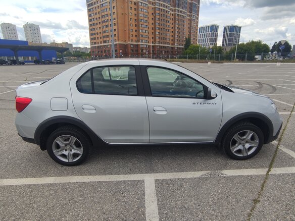2022 Renault Logan Stepway II Рестайлинг, серебристый, 1350000 рублей - вид 7