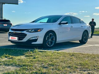 2021 Chevrolet Malibu IX Рестайлинг, белый, 1540000 рублей, вид 3