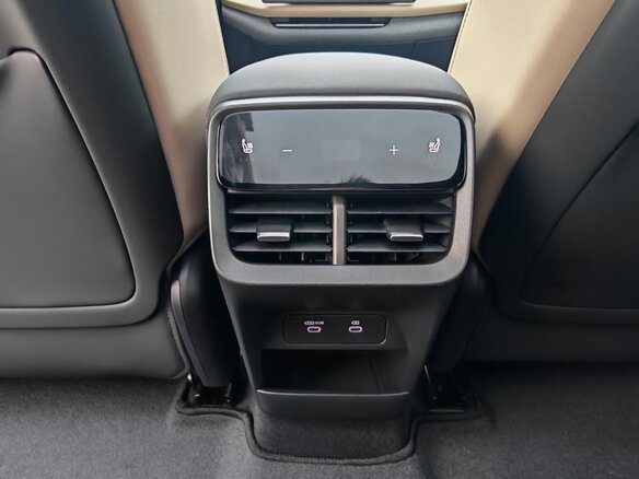 2025 Volvo XC70 III, серый, 6000000 рублей - вид 13