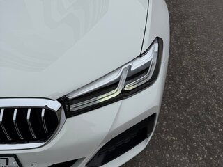 2021 BMW 5 серии 530i xDrive VII (G30/G31/G38) Рестайлинг, белый, 5900000 рублей, вид 5