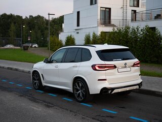 2020 BMW X5 40i IV (G05/G18), белый, 6600000 рублей, вид 5