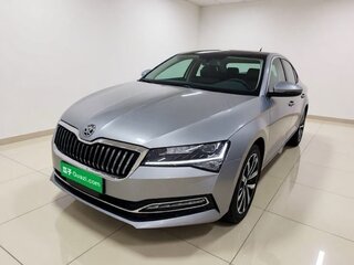 2022 Skoda Superb III Рестайлинг, серебристый, 2230000 рублей, вид 2