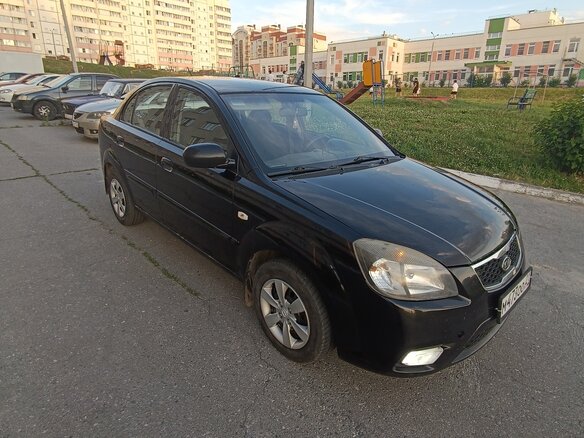 2010 Kia Rio II Рестайлинг, чёрный, 380000 рублей - вид 1