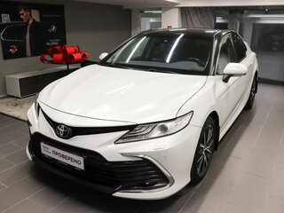 2021 Toyota Camry VIII (XV70) Рестайлинг, белый, 3150000 рублей, вид 1
