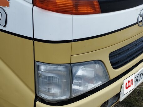 1999 Toyota Dyna, белый, 1600000 рублей, вид 3
