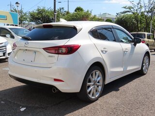 2019 Mazda Axela III Рестайлинг, белый, 962000 рублей, вид 5