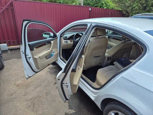 2011 Volkswagen Passat B7, белый, 1100000 рублей - вид 12